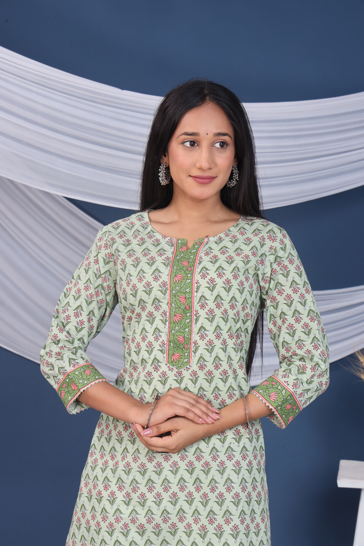 AMI COTTON PRINTED LONG KURTI