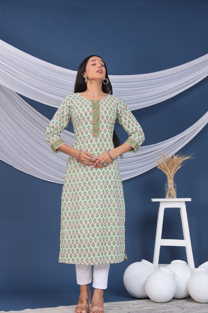 AMI COTTON PRINTED LONG KURTI