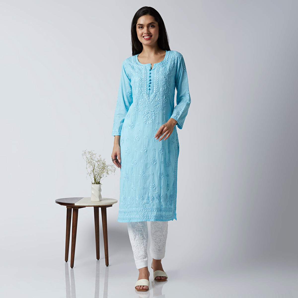 Maahi Dobby Cotton Chikankari Kurti