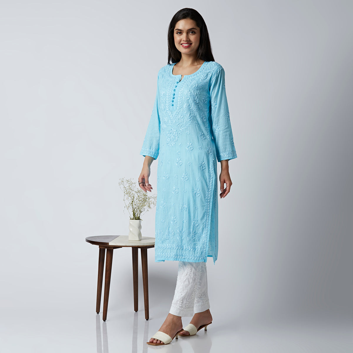 Maahi Dobby Cotton Chikankari Kurti