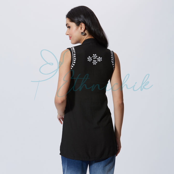 ADELLA CHIKANKARI SHORT TOP