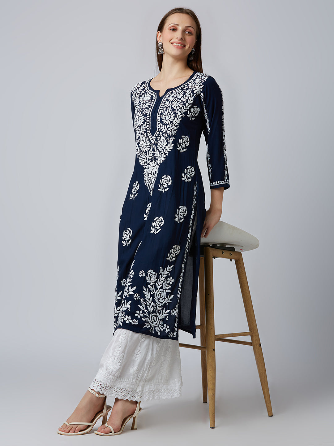 AASHNA MODAL CHIKANKARI LONG KURTI