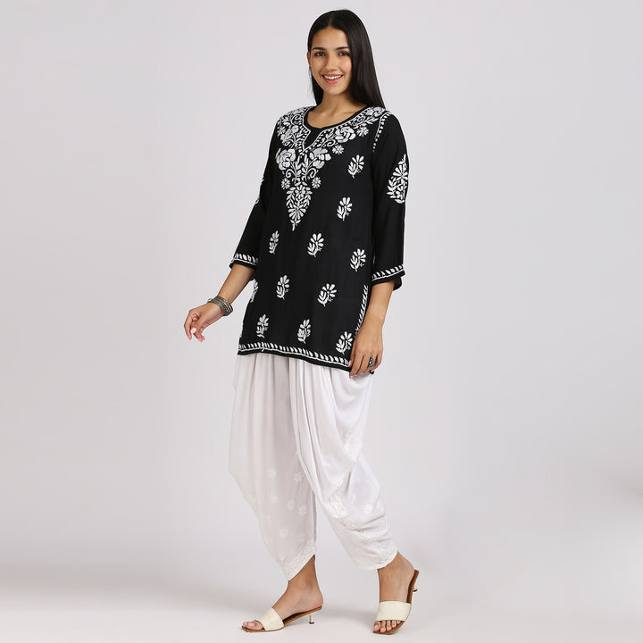 ZENIA MODAL CHIKANKARI  SHORT KURTI