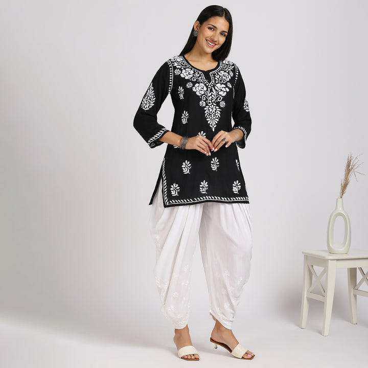 ZENIA MODAL CHIKANKARI  SHORT KURTI