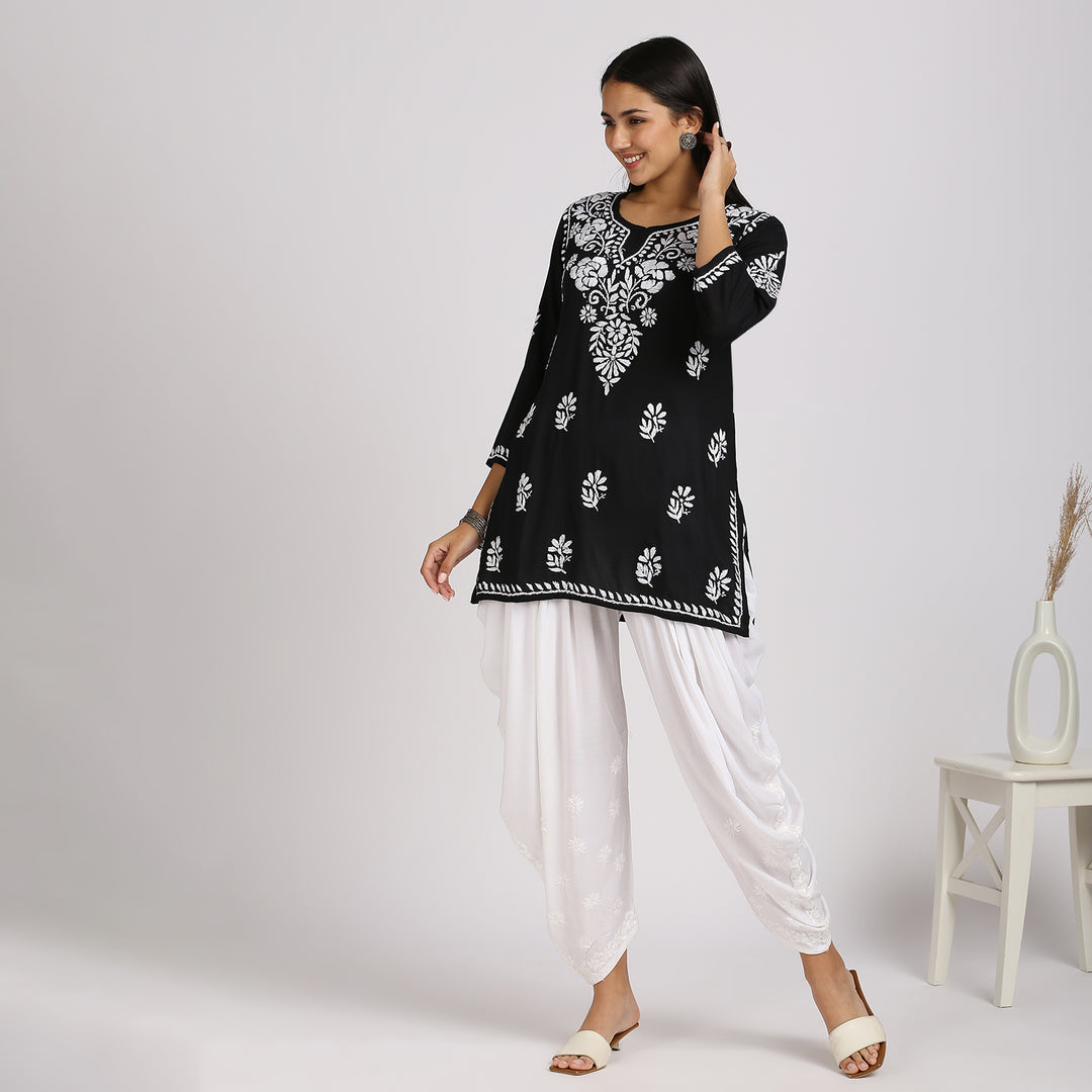 ZENIA MODAL CHIKANKARI  SHORT KURTI