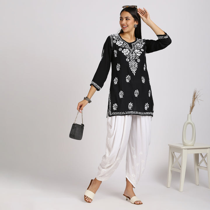 ZENIA MODAL CHIKANKARI  SHORT KURTI